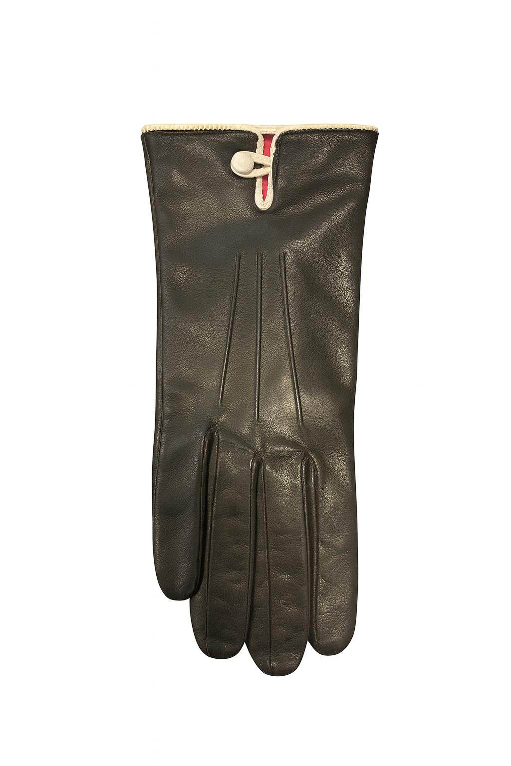 Bottone – Timeless Detail, Effortless Grace