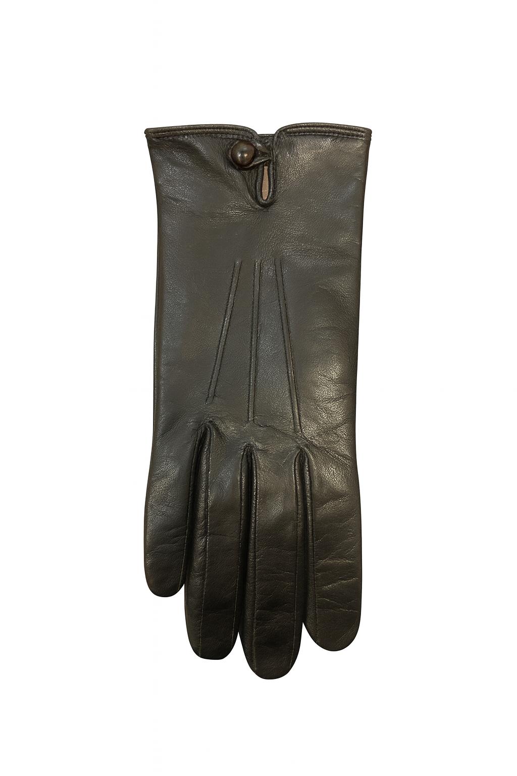 Bottone – Timeless Detail, Effortless Grace