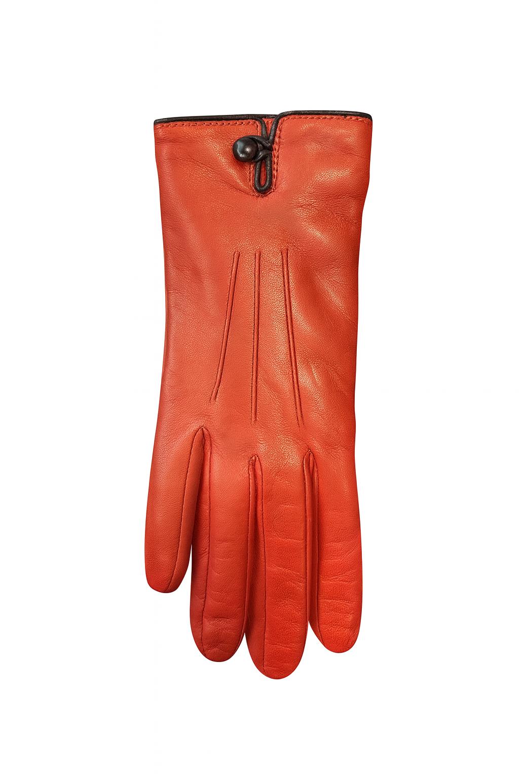 Bottone – Timeless Detail, Effortless Grace